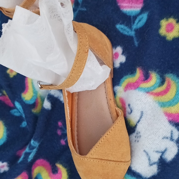 Old Navy NWOT Toddler's Ankle Wrap Mustard Color Sandals - Picture 4 of 6